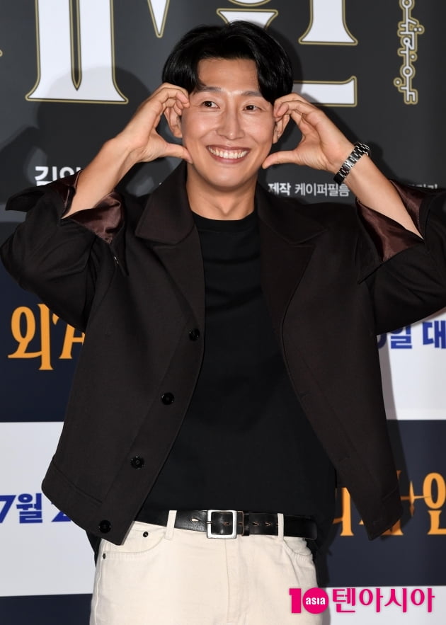 [TEN 포토] 강기영 '대세남의 볼하트'