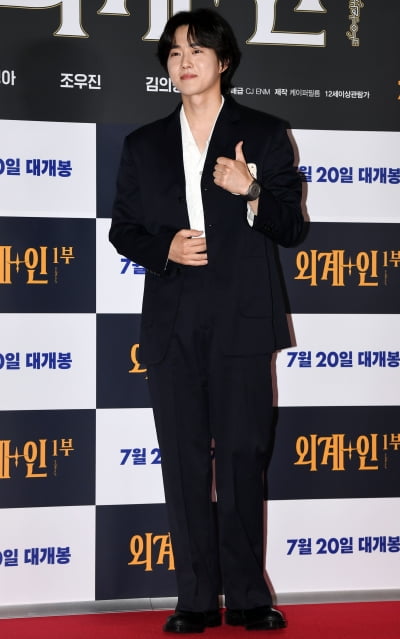 [TEN 포토] 엑소 수호 '영화 '외계+인" 응원왔어요'