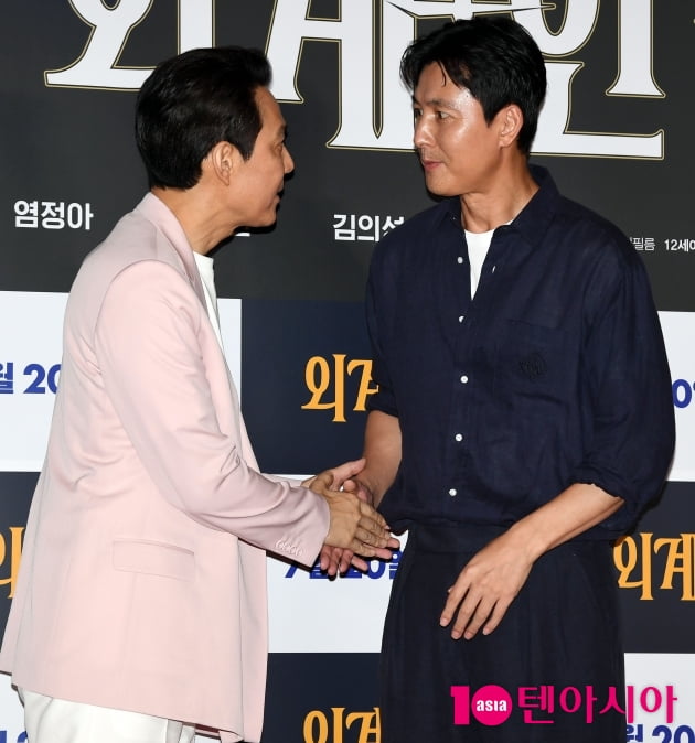[TEN 포토] 이정재-정우성 '갑자기 상황극에 당황'