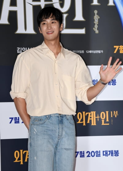 [TEN 포토] 안보현 '손바닥 보다 작은얼굴'