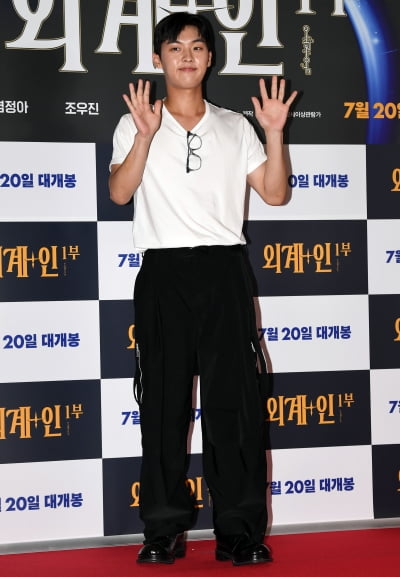 [TEN 포토] 최현욱 '문지웅이 고유림 찾아왔나?'