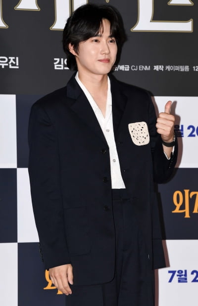 [TEN 포토] 엑소 수호 '영화배우 김준면 엄지척'