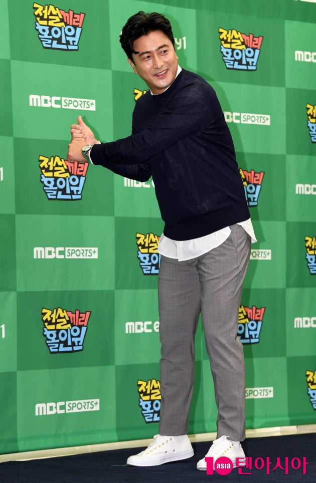[TEN 포토] 안정환 '홀인원을 향해서'