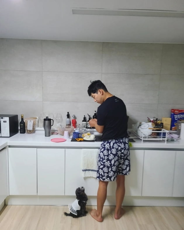 '박군♥' 한영 "아침부터 주방에서 꽁냥꽁냥, 너무 사랑하나봐"…결혼하니 매일이 '꽃길'[TEN★]