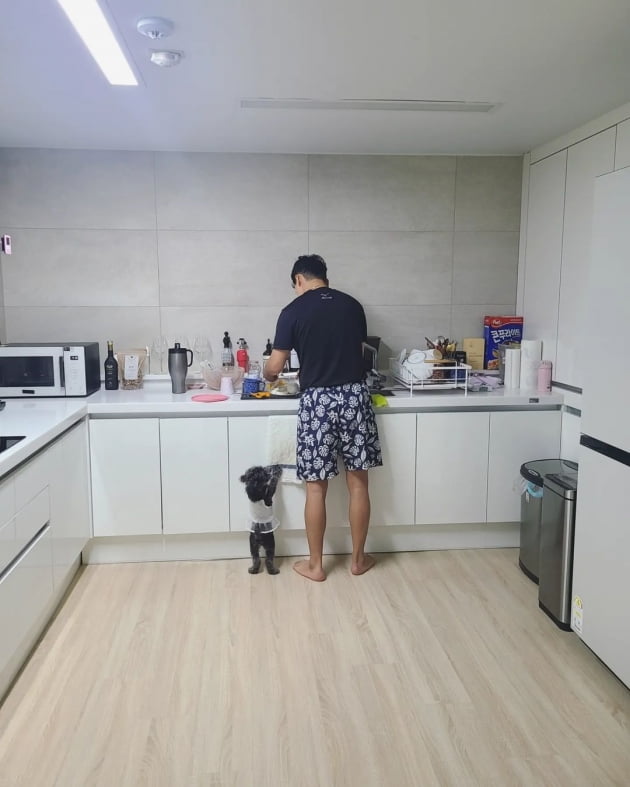 '박군♥' 한영 "아침부터 주방에서 꽁냥꽁냥, 너무 사랑하나봐"…결혼하니 매일이 '꽃길'[TEN★]