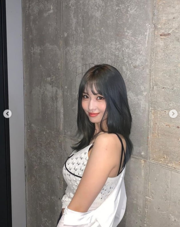 트와이스 모모, 섹시한 글래머 몸매...나연이 사진 잘찍네[TEN★]