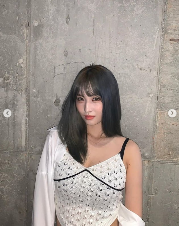 트와이스 모모, 섹시한 글래머 몸매...나연이 사진 잘찍네[TEN★]