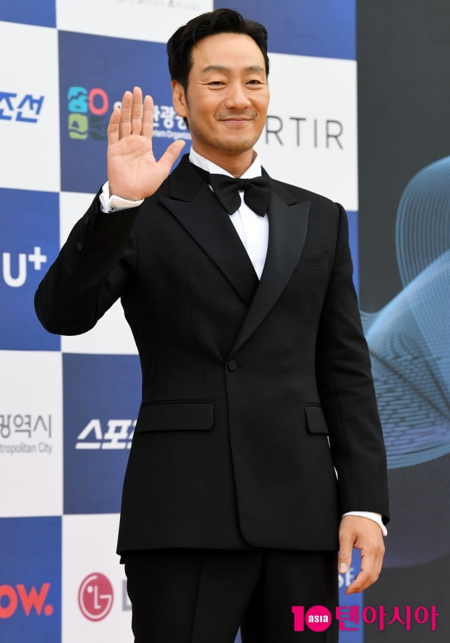 [TEN 포토] 박해수 '멋진 인사'