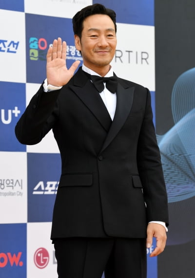 [TEN 포토] 박해수 '멋진 인사'