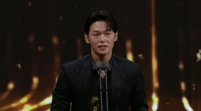 [청룡시리즈어워즈] 이학주, 손석구·박해수 꺾고 남우조연상 "생각 안 하고 있었다"