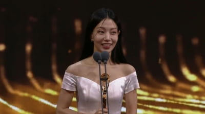 [청룡시리즈어워즈] 김신록, 여우조연상 "쿨한 시어머니 덕에 활동할 수 있어"