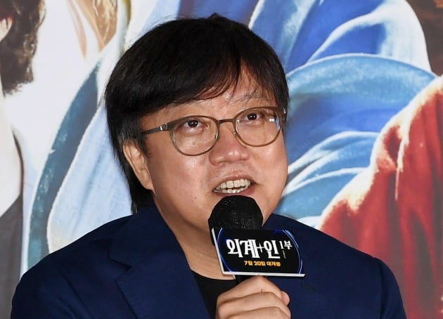 드림팀 앞세워 꽃길만 가던 최동훈 감독, '외계+인'서 실패 조짐?[TEN스타필드]