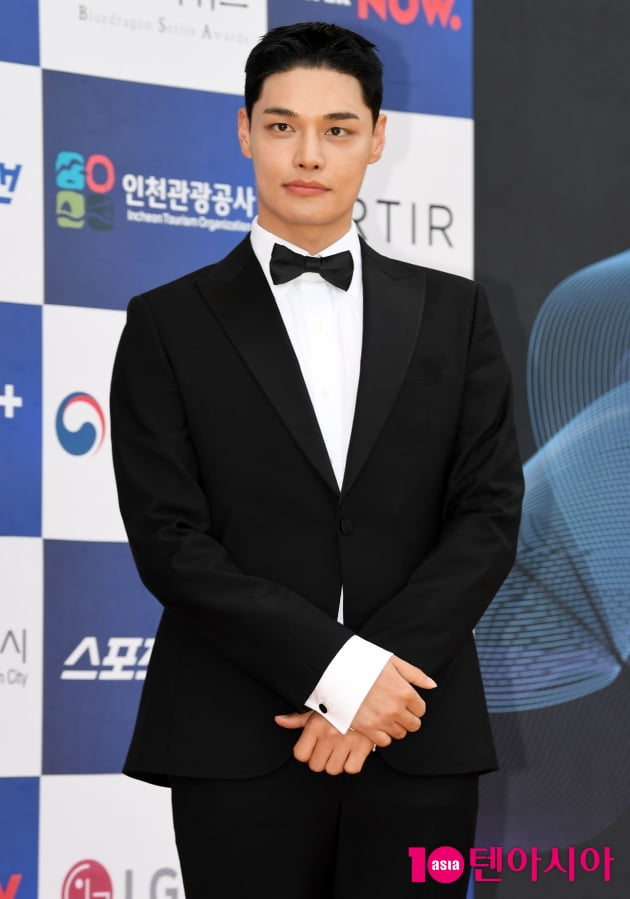 [TEN 포토] 정혁 '눈부신 턱시도'