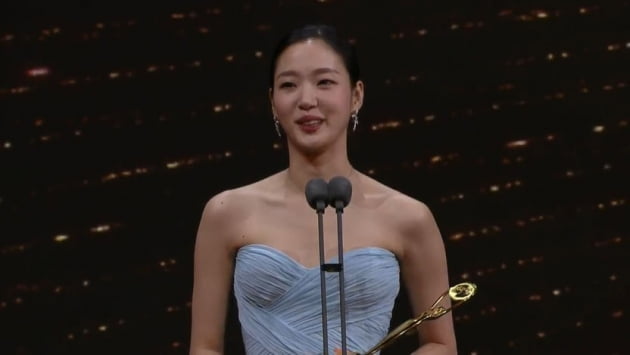 [종합] 이정재·김고은, 청룡시리즈어워즈 남녀주연상…'D.P'·'환승연애' 최우수작품상