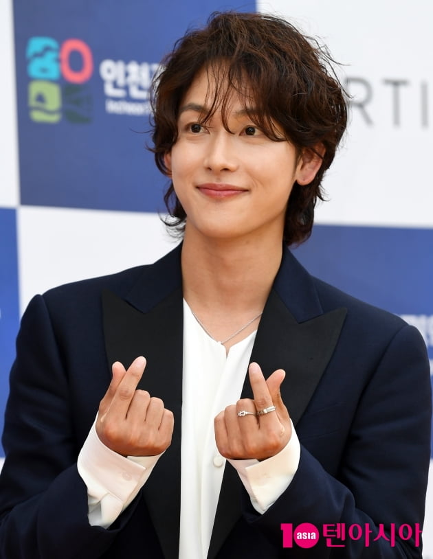 [TEN 포토] 임시완 '심쿵 하트'