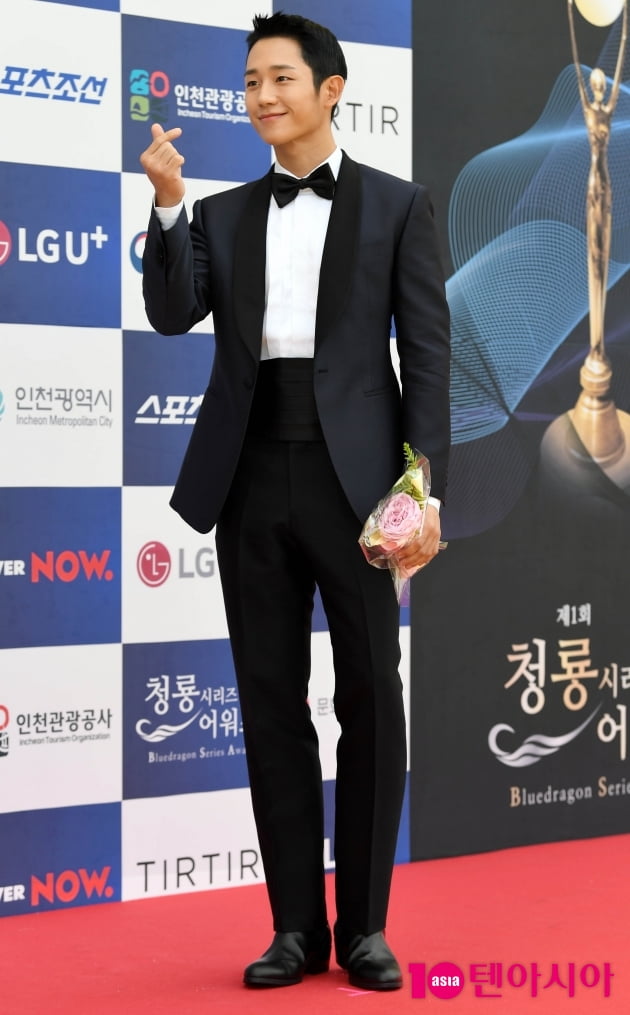 [TEN 포토] 정해인 '귀공자 포스'
