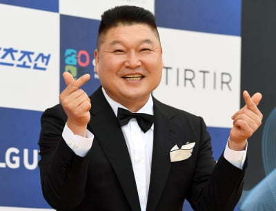 [TEN 포토] 강호동 '호탕한 하트'