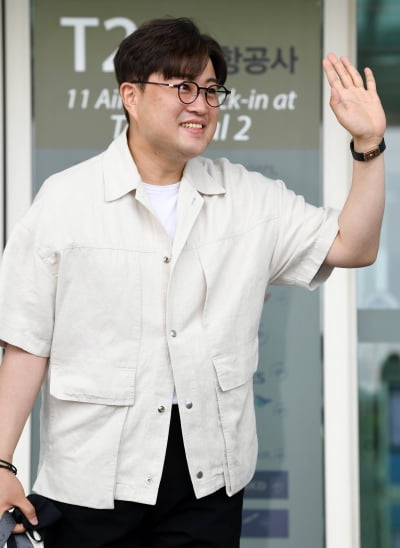 [TEN 포토] 김호중 '가수 안드레아 보첼리 협업차 이탈리아 출국'