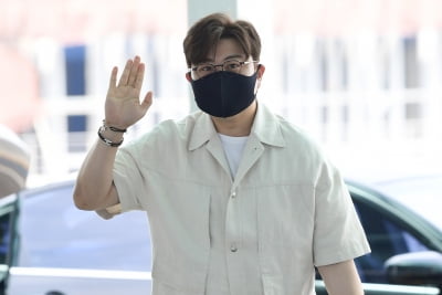 [TEN 포토] 김호중 '코로나 방역도 철저'