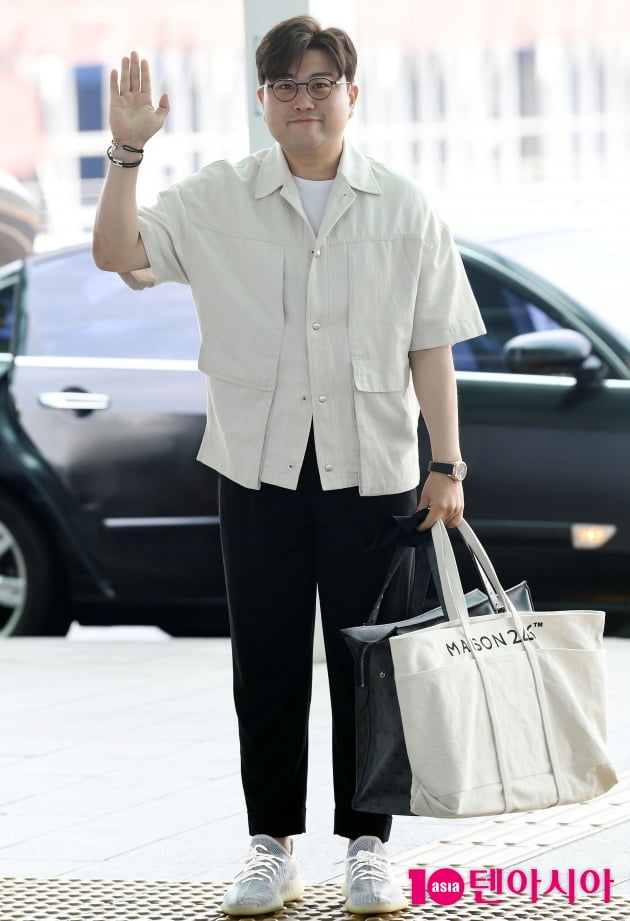 [TEN 포토] 김호중 '스타일리쉬한 공항패션'