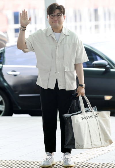[TEN 포토] 김호중 '스타일리쉬한 공항패션'