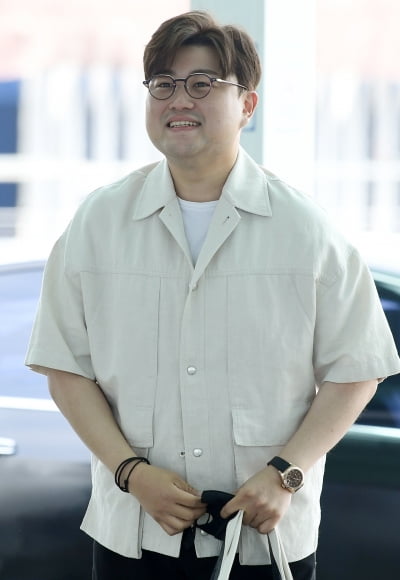[TEN 포토] 김호중 '오늘은 왜이리 멋져~'