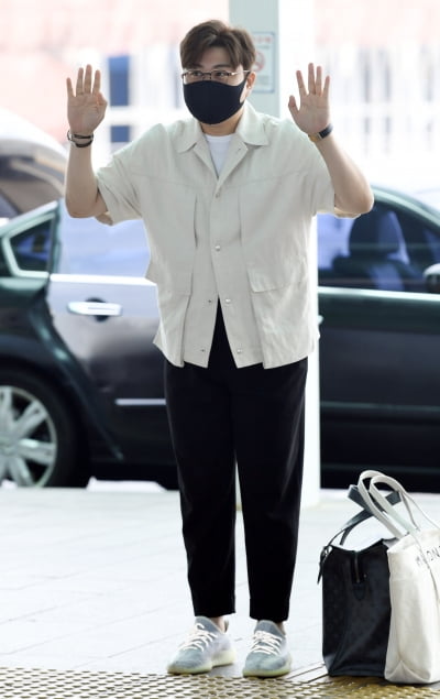 [TEN 포토] 김호중 '팬 여러분 반가워요~'