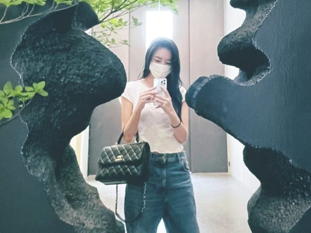 '이상해·김영임 며느리' 김윤지, 명품 C사 가방 들고 10년 만에 숍 방문[TEN★]
