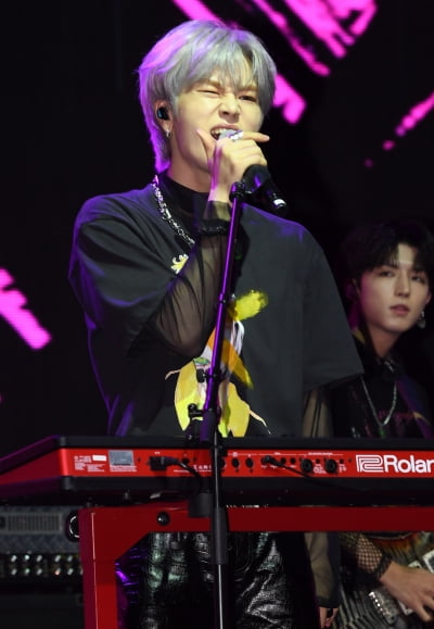 [TEN 포토] 엑스디너리 히어로즈 정수 '멋진 보이스'