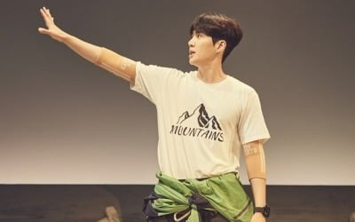 '사생활 논란' 김선호, 공식석상서 눈물로 사과 "진심으로 죄송하다"