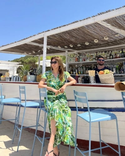 '54세' 김완선, 야시장 옷도 완벽하게 소화...나노 발목[TEN★]