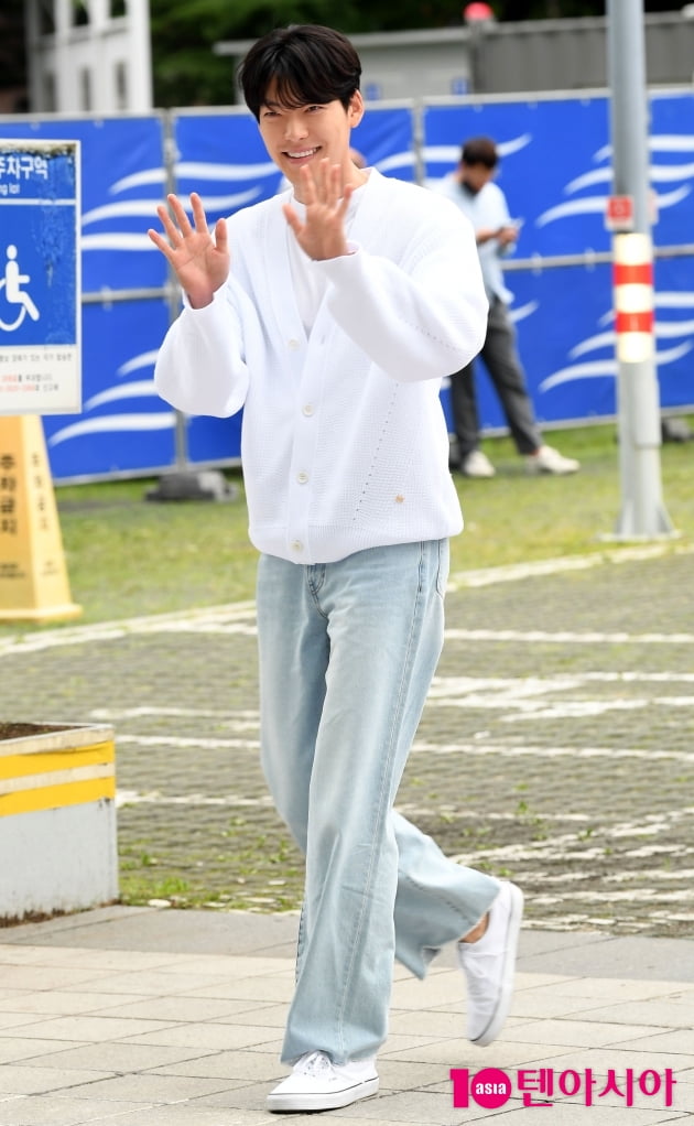 [TEN 포토] 김우빈 '걸어다니는 조각상'