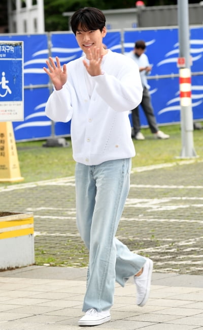 [TEN 포토] 김우빈 '걸어다니는 조각상'