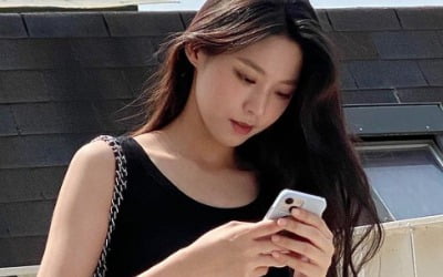 설현, 명품 C사 가방 매고 힙하게…잘록한 허리 '자랑'[TEN★]