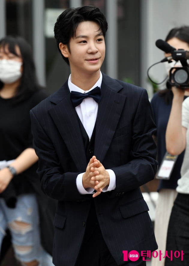 [TEN 포토] 정동원 '턱시도 입은 삐약이'