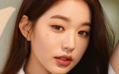 장원영, 'MZ세대 아이콘'의 독보적 비주얼…우아 분위기에 '감탄'[TEN★]