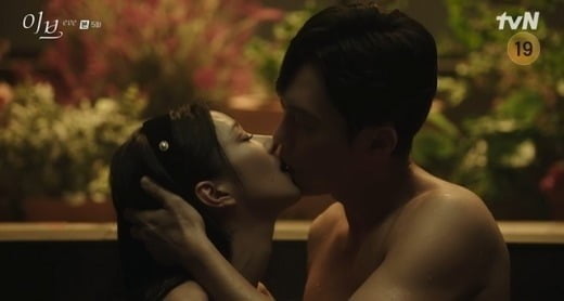 사진=tvN '이브' 방송 화면.