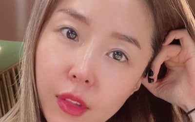 신지, 눈썹 문신 성공 후 물오른 미모…40대의 상큼함 [TEN★]