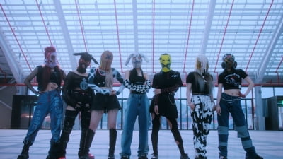 퍼플키스, 독특한 가면쓰고 칼군무…'Nerdy' MV 티저 공개