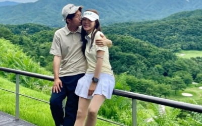 '박성광♥' 이솔이, 남편한테 사랑받는 아내…공개적인 곳에서 대놓고 뽀뽀[TEN★]