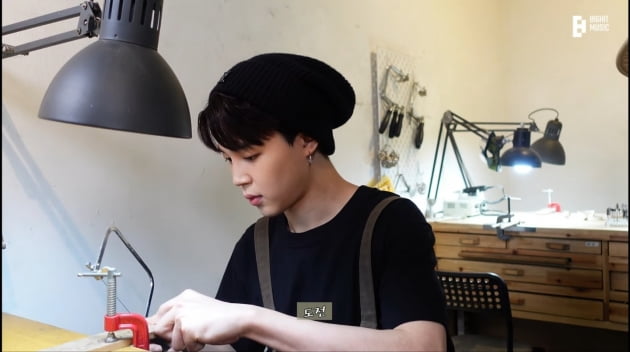 방탄소년단 지민, 브이로그 도전…팔찌만들기 공방체험, 극강의 러블리