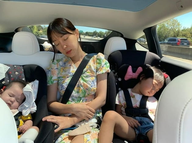 '세무사♥' 이지혜, 비즈니스석 타고 미국 갔는데…극기 훈련 중인 애둘맘[TEN★]