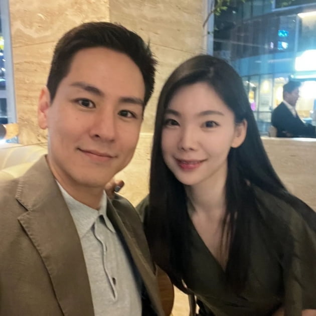 윤남기♥이다은, 도산공원 옆 레스토랑에 초대 받은 셀럽 "갈라디너파티"[TEN★]