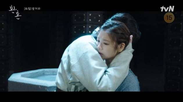 [종합] "만지지마"…이재욱, 죽음 불사하고 ♥정소민 포옹('환혼')