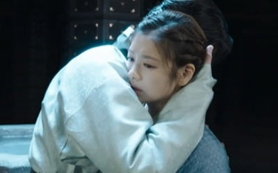 [종합] "만지지마"…이재욱, 죽음 불사하고 ♥정소민 포옹('환혼')