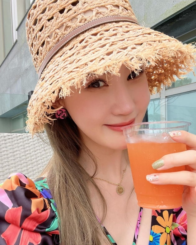 "더울 땐 수영장"…'세븐♥' 이다해, 모노키니 입고 럭셔리 리조트에서 휴양 중[TEN★]