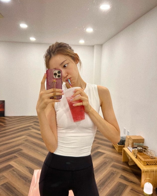 "몸무게 슬쩍 올라갔어요"…'임창정♥' 서하얀, 회사에서 레깅스 입고 '유지어터'[TEN★]
