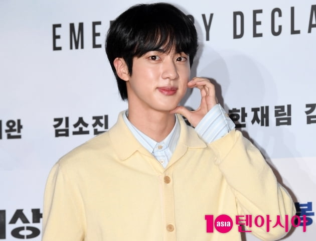 [TEN 포토] 방탄소년단 진 '귀염 뽀작 볼하트'