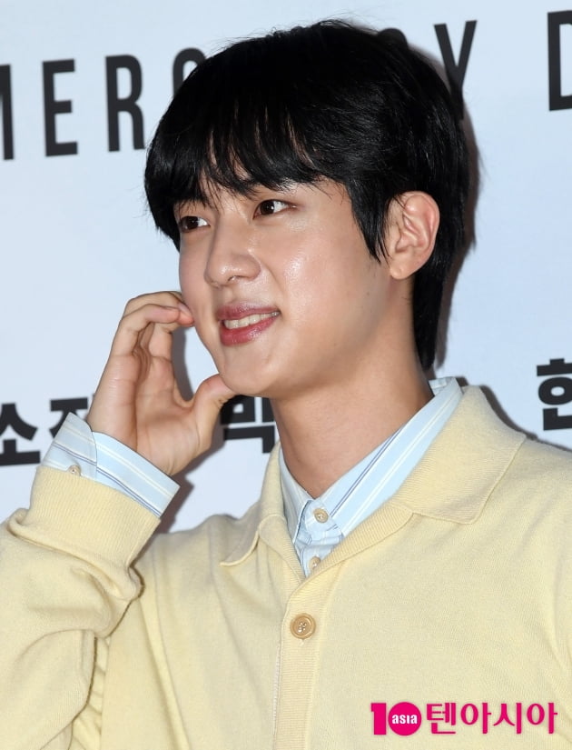 [TEN 포토] 방탄소년단 진 '어느쪽으로 봐도 잘생김'
