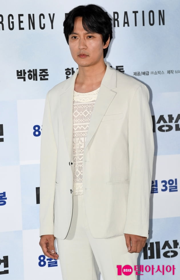 [TEN 포토] 김남길 '훈남 부기장'